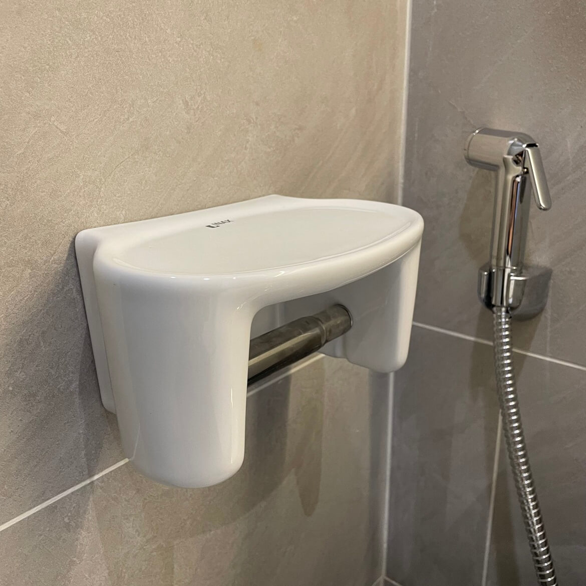 Hộp giấy vệ sinh bằng sứ INAX H-486V (H486V)