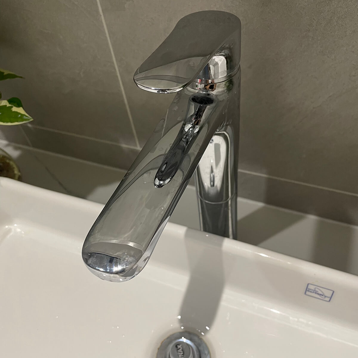 Vòi lavabo lạnh thân cao INAX LFV-22SH (LFV22SH)