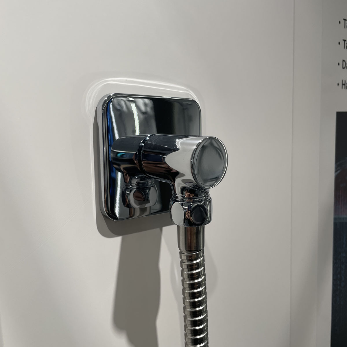 Bộ sen âm tường 2 đường nước có tẩy cặn JOMOO 37309-627