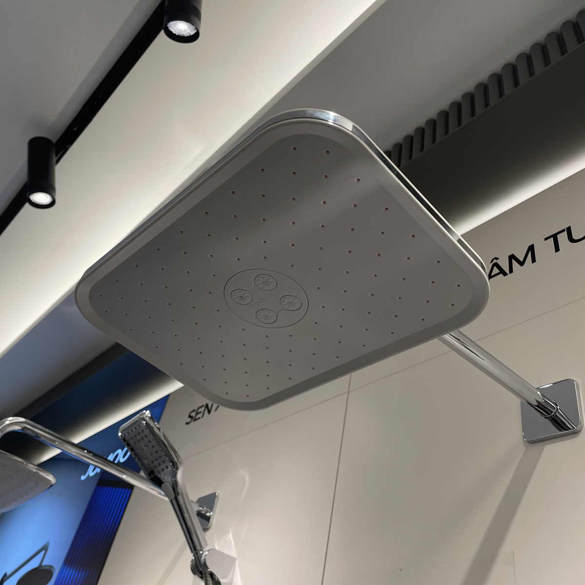 Bộ sen âm tường 2 đường nước có tẩy cặn JOMOO 37311-636