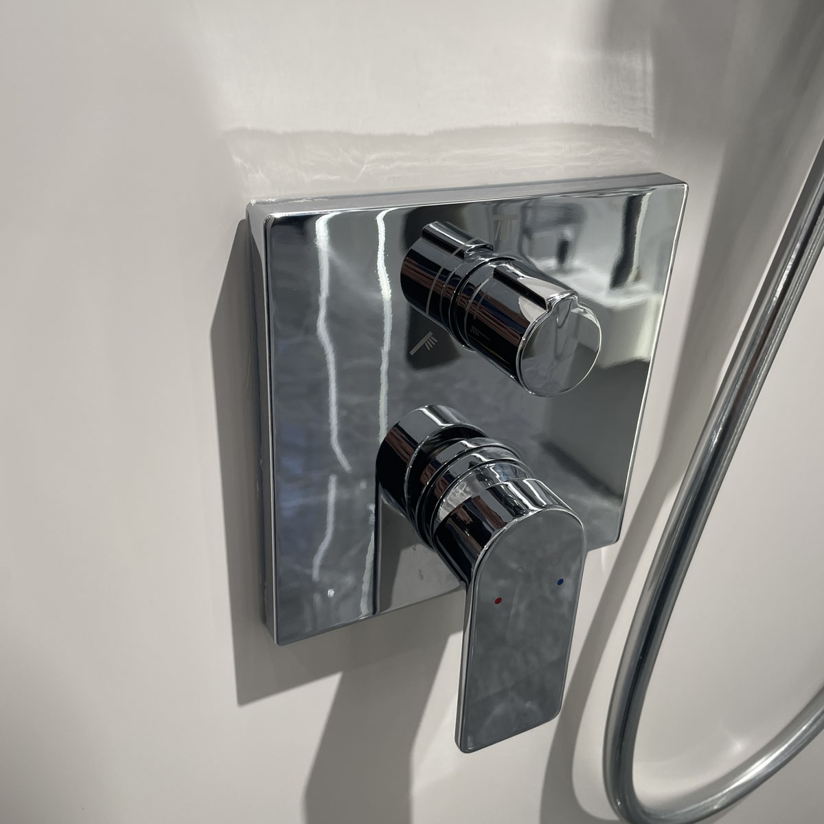 Bộ sen âm tường 2 đường nước có tẩy cặn JOMOO 37311-636