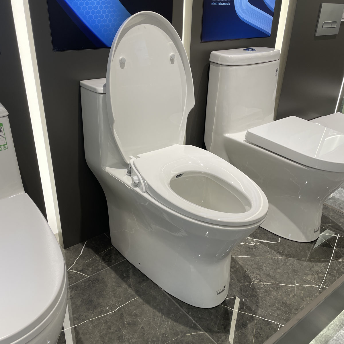 Bồn cầu 1 khối nắp rửa cơ JOMOO 11213-2-1/31Z-I011