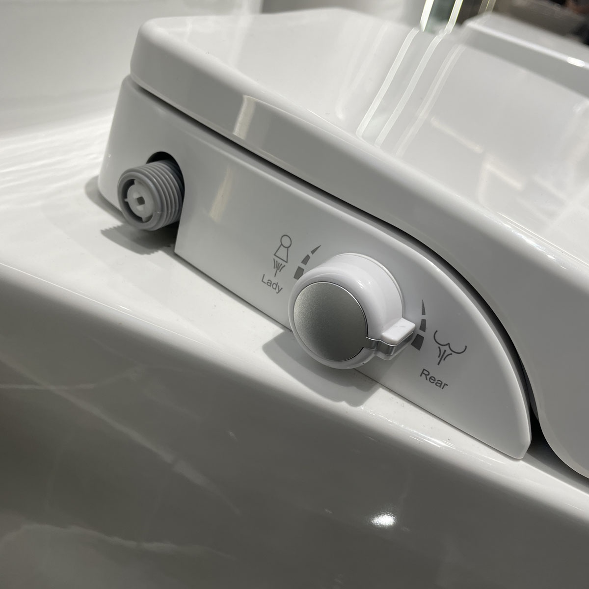 Bồn cầu 1 khối nắp rửa cơ JOMOO 11213-2-1/31Z-I011