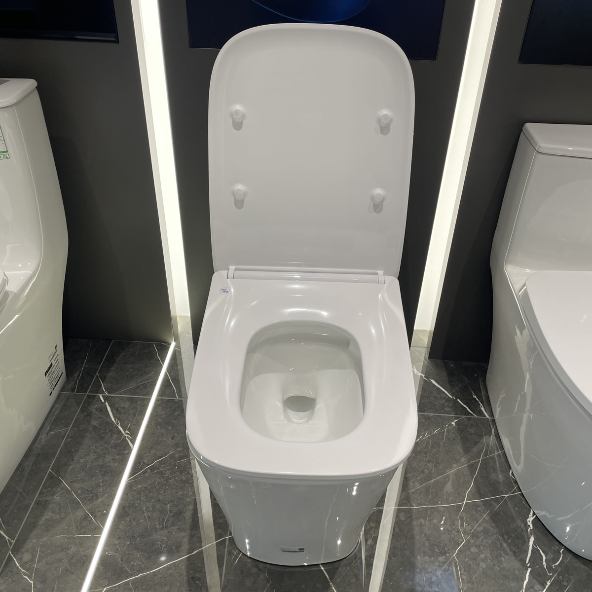 Bồn cầu 1 khối nắp êm JOMOO 11416-2-2/31K-I011