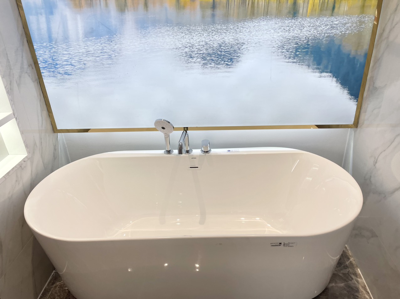 Bồn tắm đặt sàn 1m7 JOMOO YC01217-1A01-1 (gồm bộ vòi)