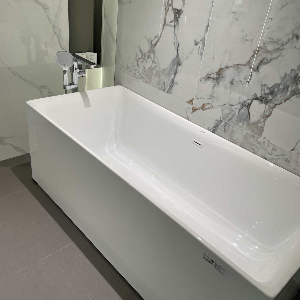 Bồn tắm đặt sàn 1m7 JOMOO YR02617-1A01-1