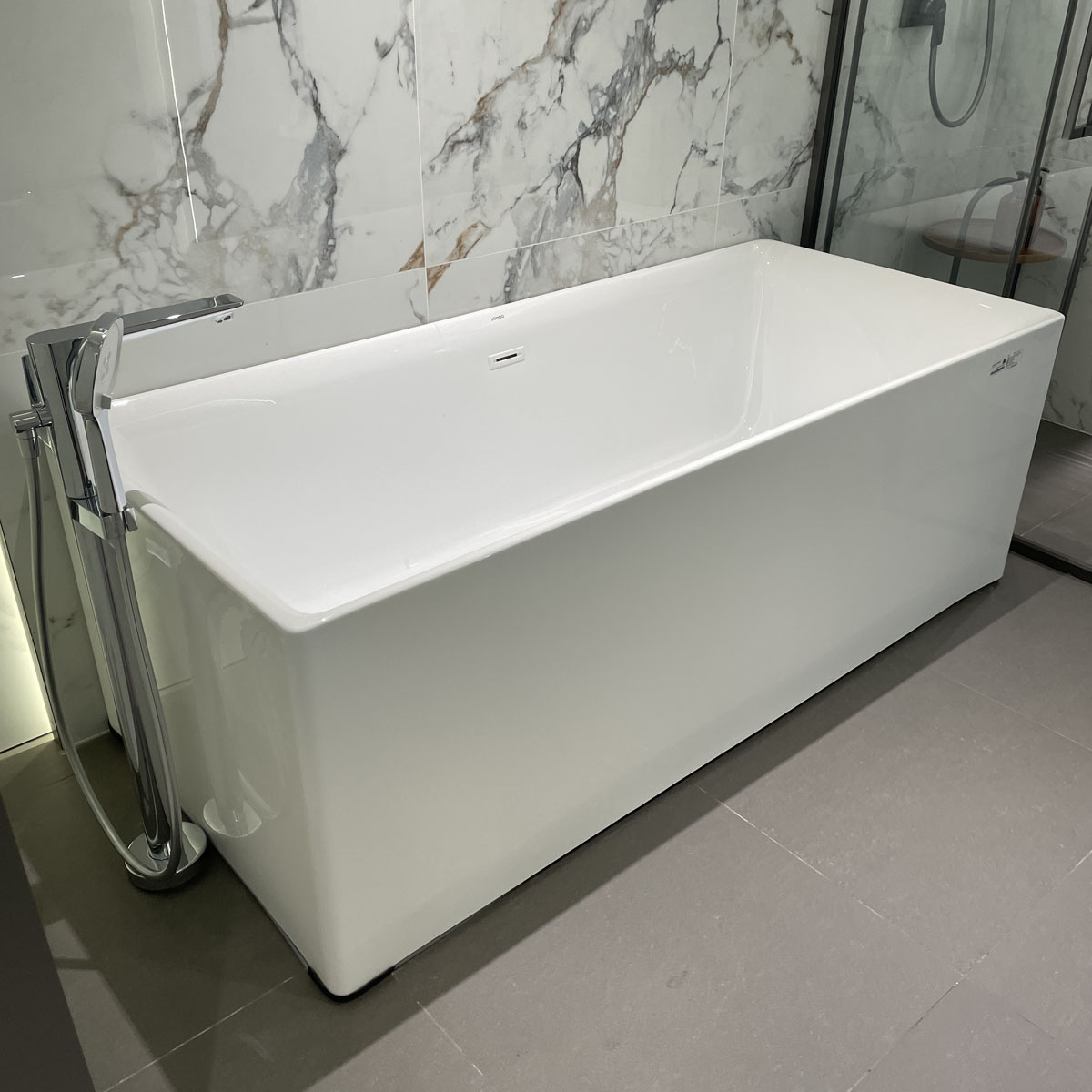 Bồn tắm đặt sàn 1m7 JOMOO YR02617-1A01-1