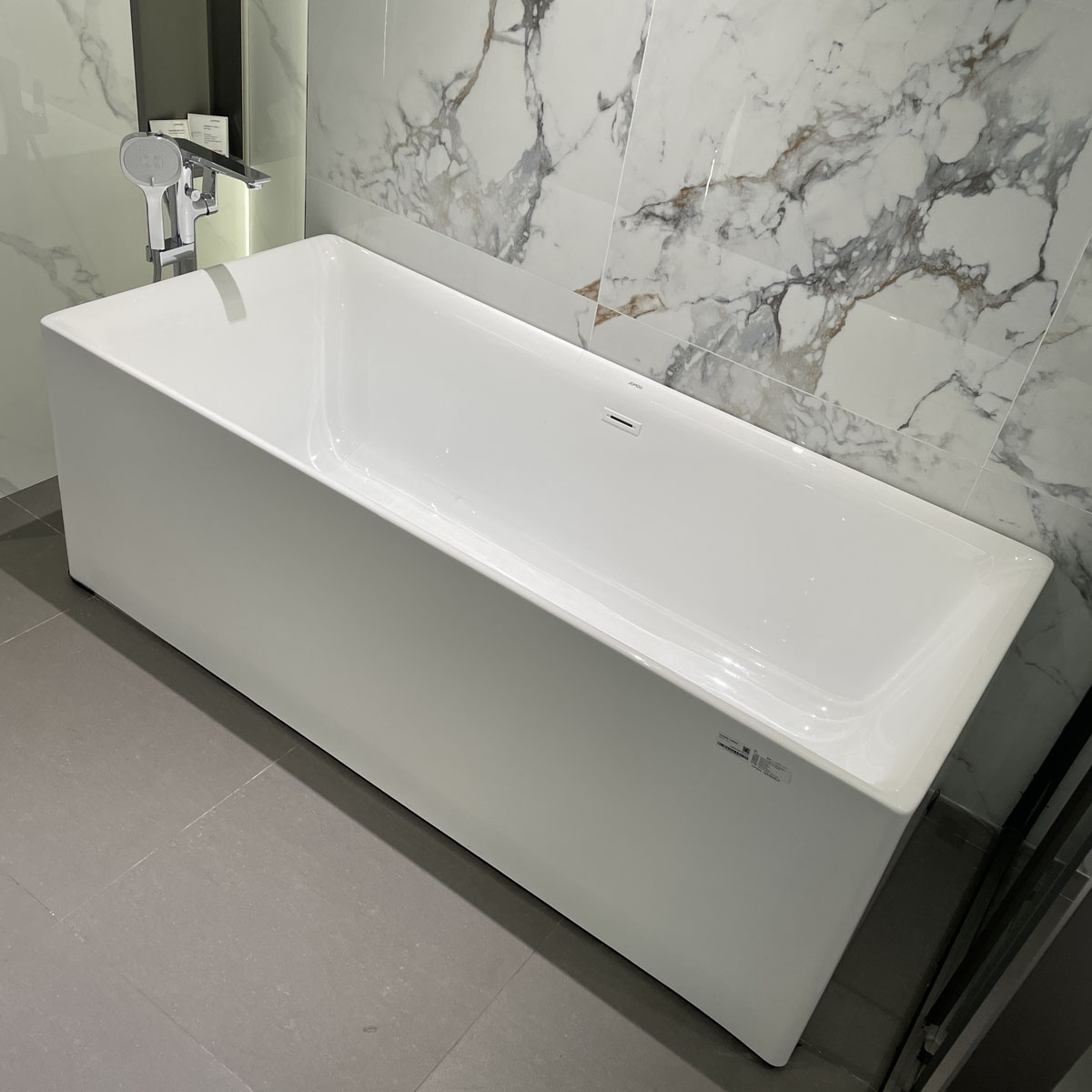 Bồn tắm đặt sàn 1m7 JOMOO YR02617-1A01-1