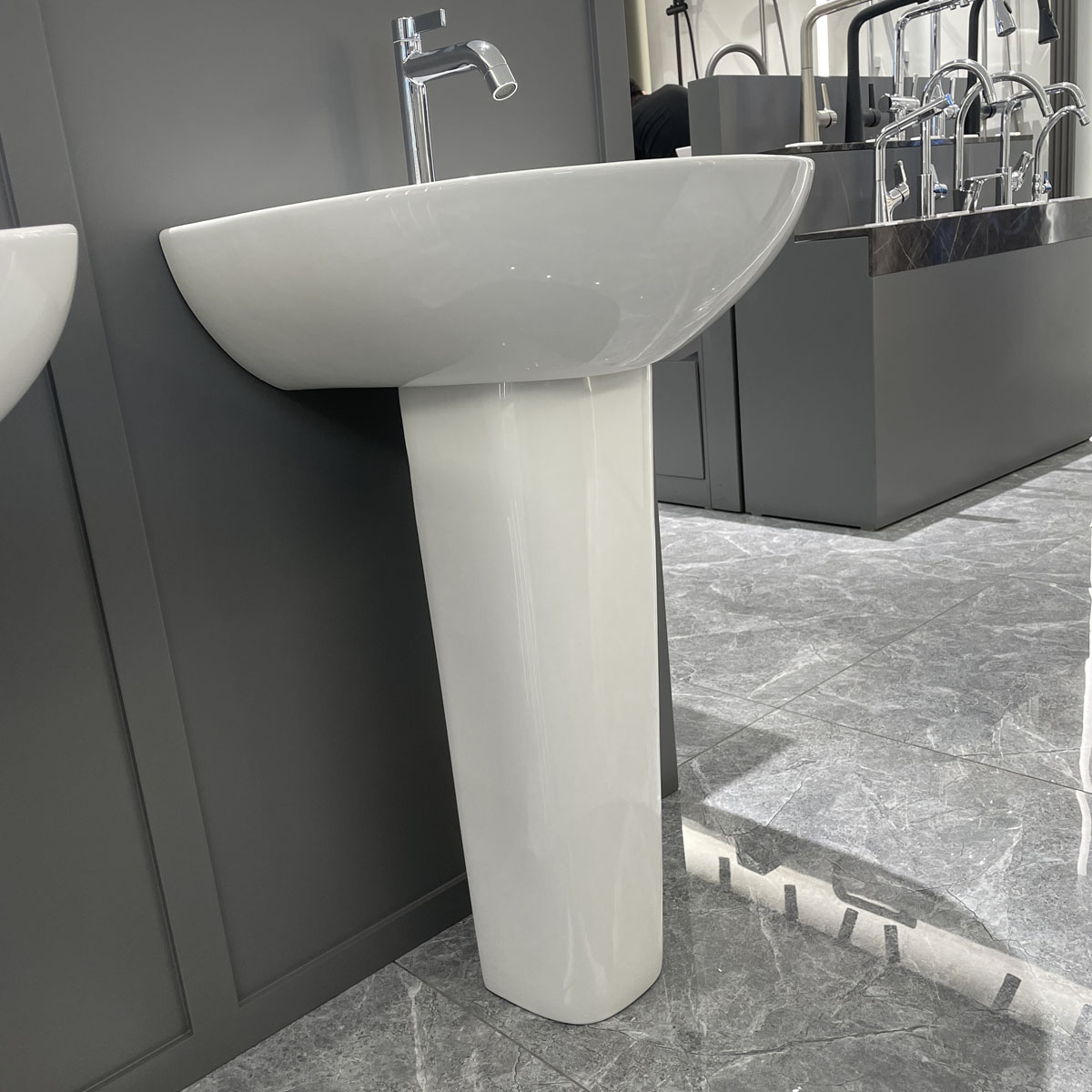 Chậu rửa mặt lavabo treo tường chân dài JOMOO 12103-1/11P-I011