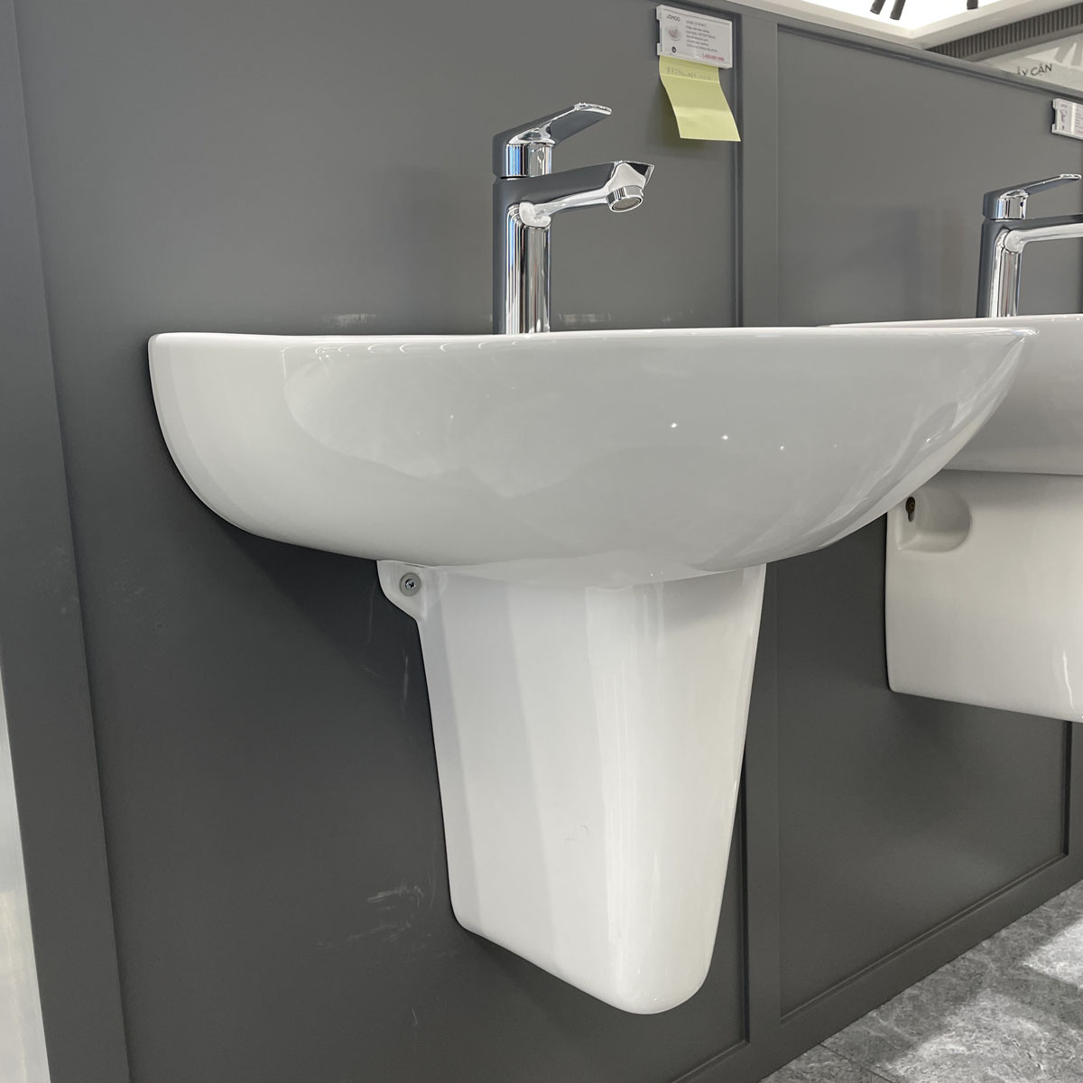 Chậu rửa mặt lavabo treo tường JOMOO 12162-1/11P-I011