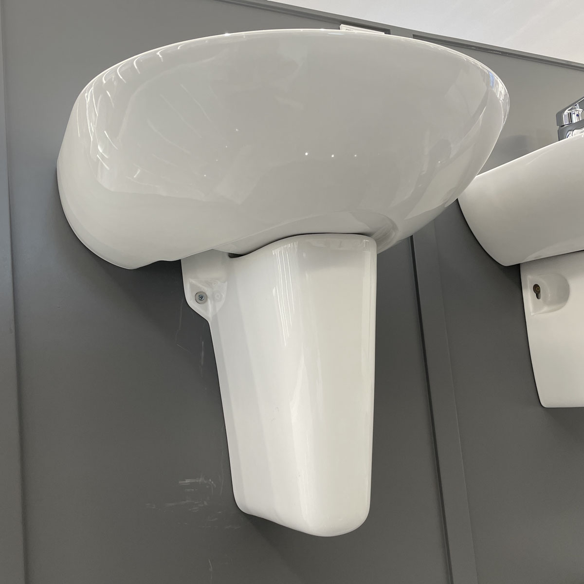 Chậu rửa mặt lavabo treo tường JOMOO 12162-1/11P-I011