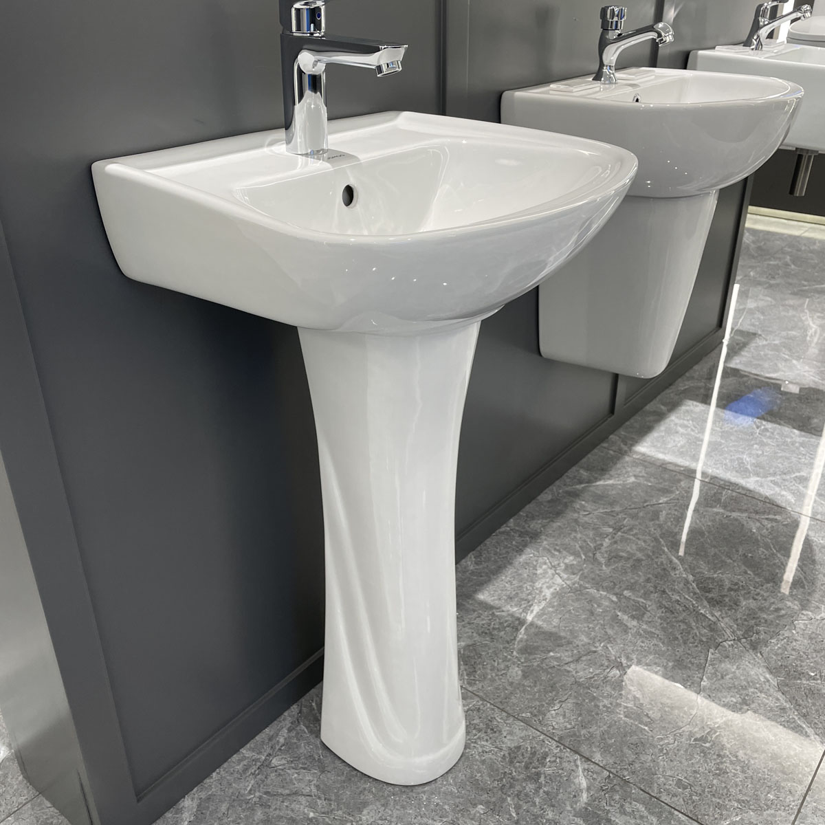 Chậu rửa mặt lavabo treo tường chân dài JOMOO 12803-1/11P-I011