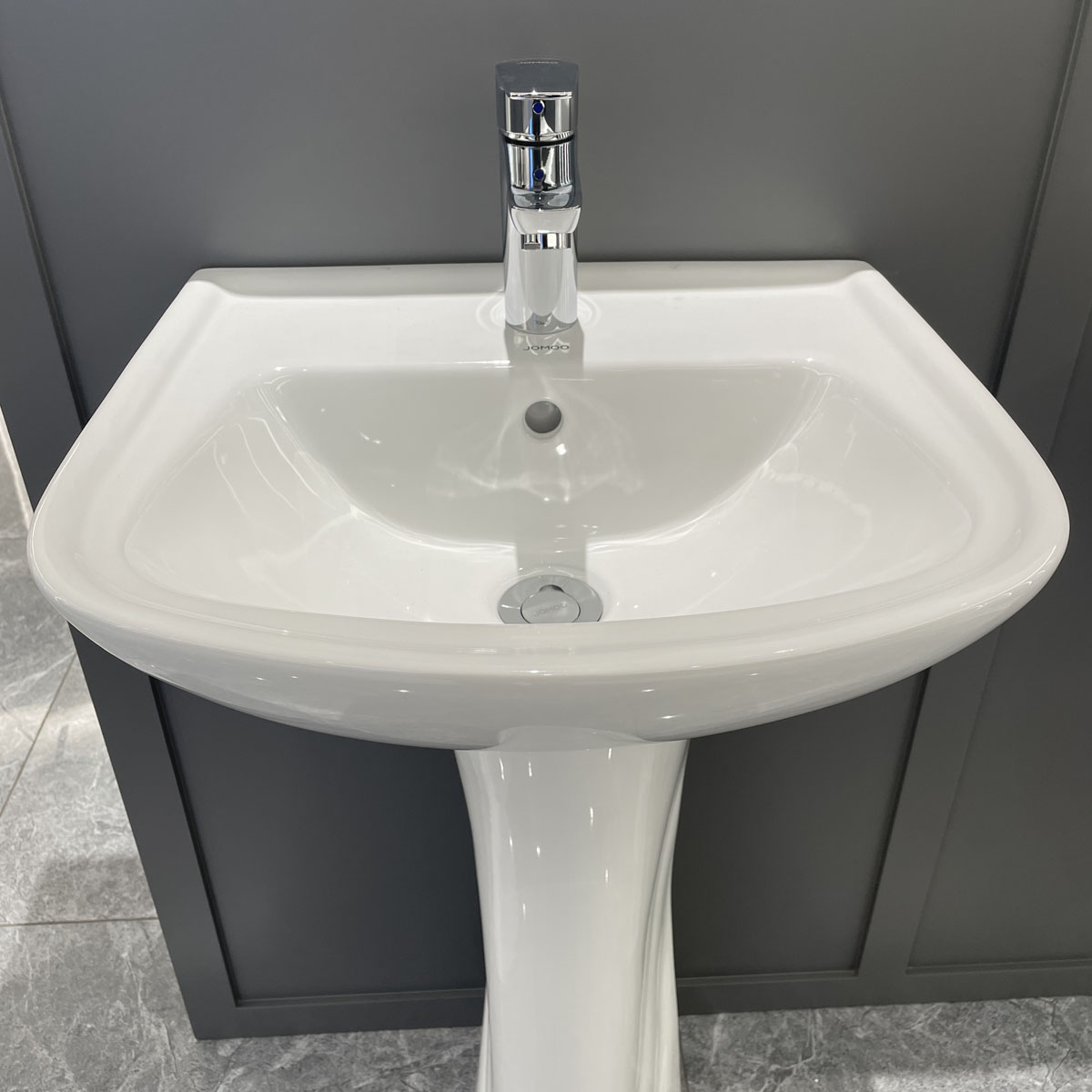 Chậu rửa mặt lavabo treo tường chân dài JOMOO 12803-1/11P-I011