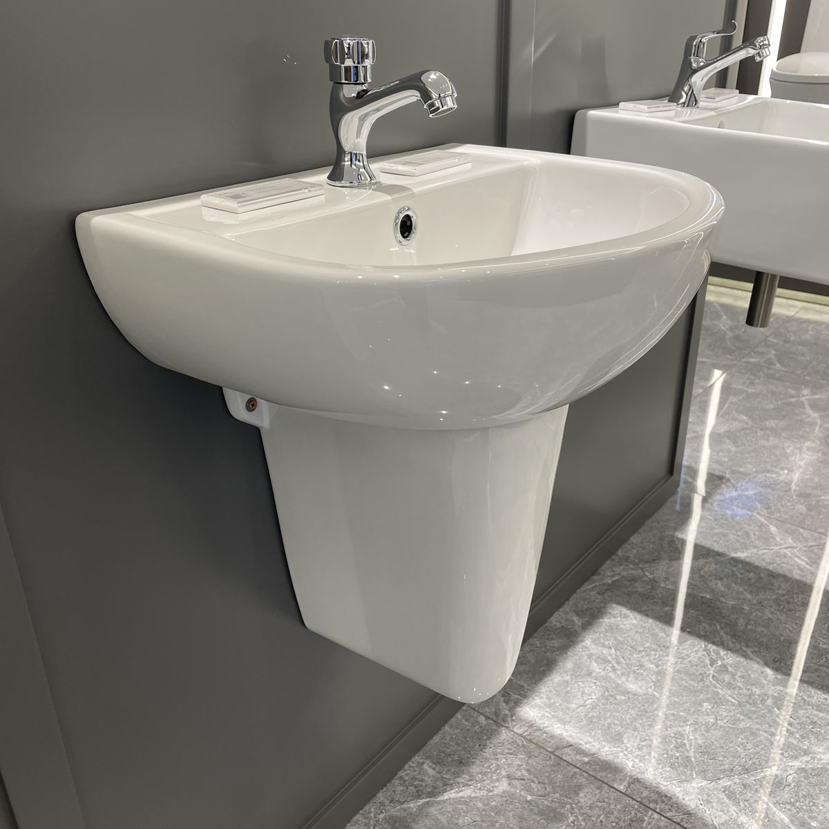 Chậu rửa mặt lavabo treo tường chân lửng JOMOO 12808-1/11P-I011