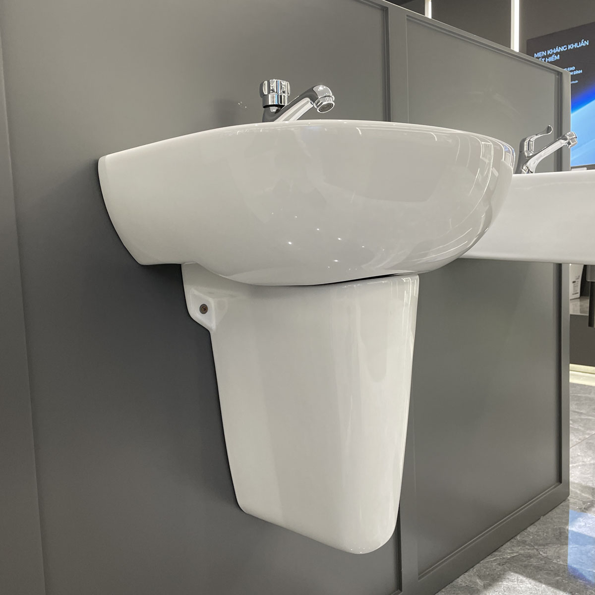 Chậu rửa mặt lavabo treo tường chân lửng JOMOO 12808-1/11P-I011