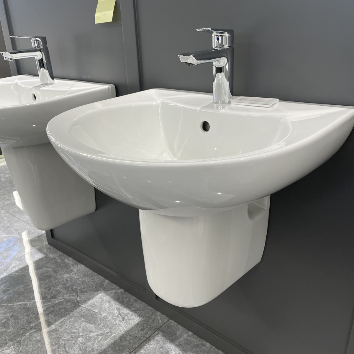 Chậu rửa mặt lavabo treo tường chân lửng JOMOO P12748-1/11P-1