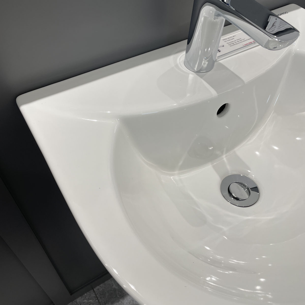 Chậu rửa mặt lavabo treo tường chân lửng JOMOO P12748-1/11P-1