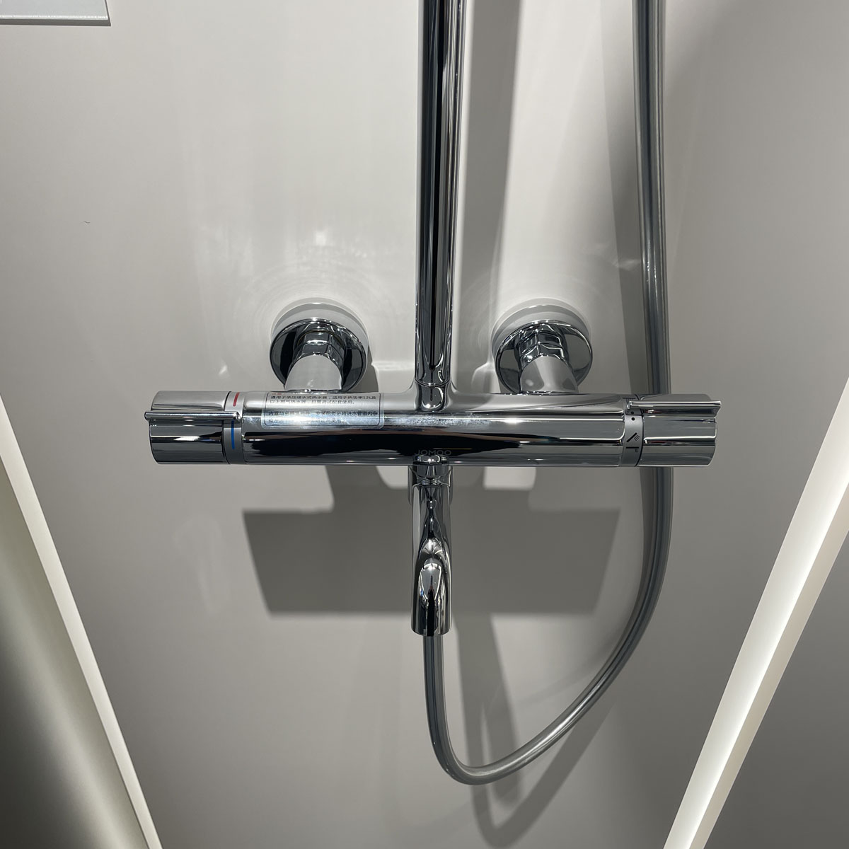 Sen cây tắm đứng ổn nhiệt có tẩy cặn JOMOO 26140-533/1B-I011