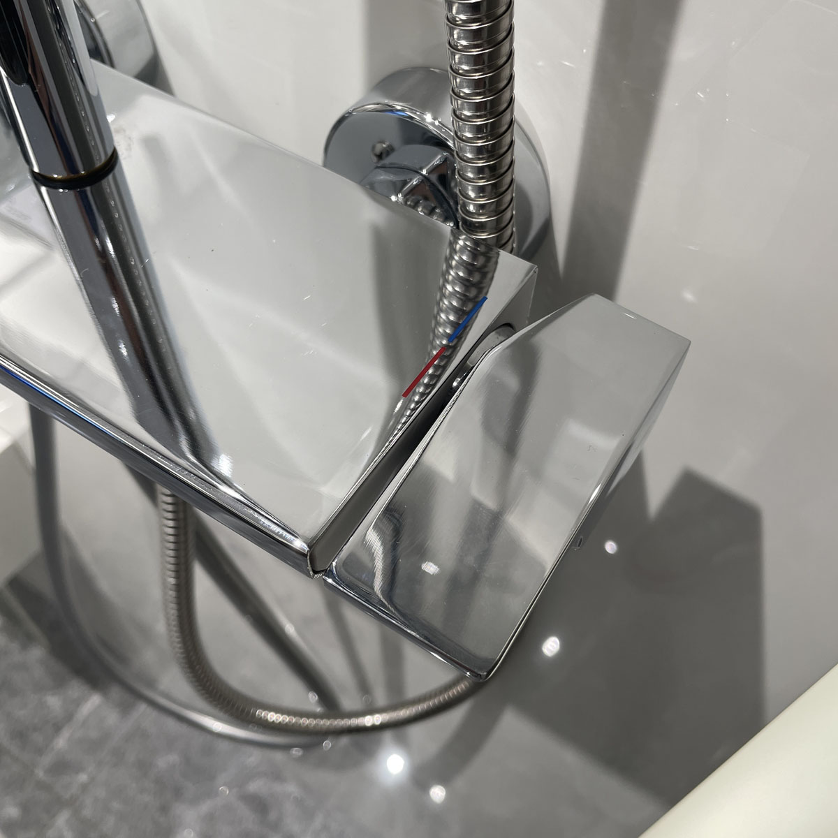 Sen cây tắm đứng JOMOO 36473-463/1B-I011