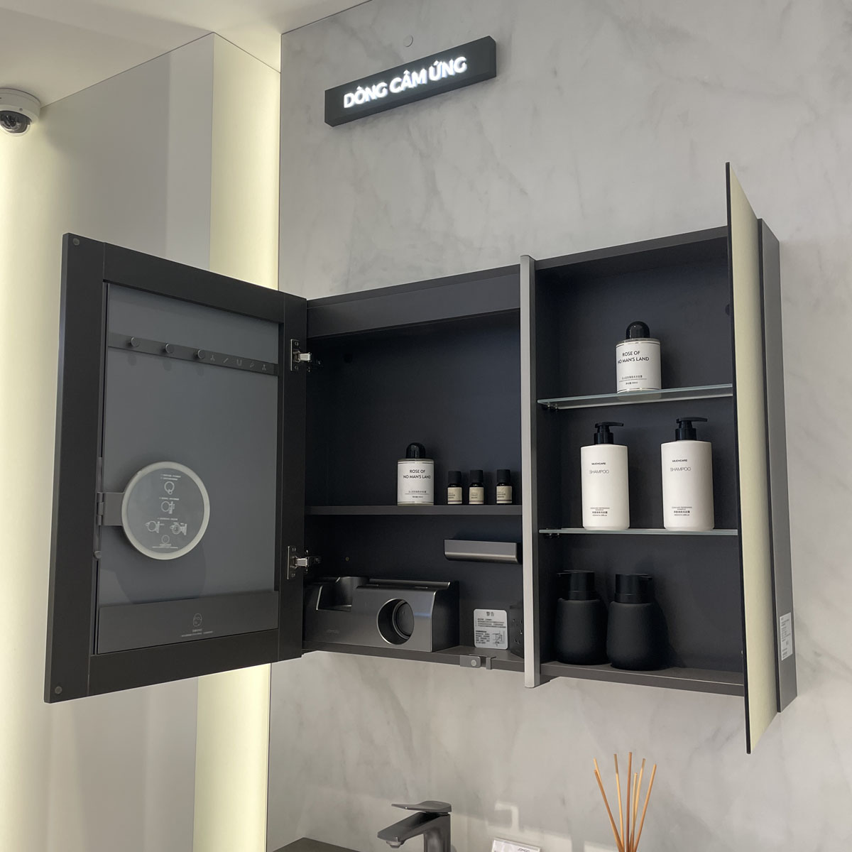 Bộ tủ chậu & tủ gương JOMOO A1269-168Z-S1 gương led tích hợp ổ điện