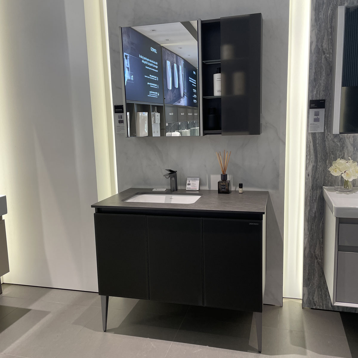 Bộ tủ chậu & tủ gương JOMOO A1269-168Z-S1 gương led tích hợp ổ điện