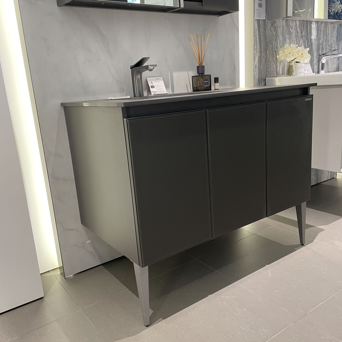 Bộ tủ chậu & tủ gương JOMOO A1269-168Z-S1 gương led tích hợp ổ điện