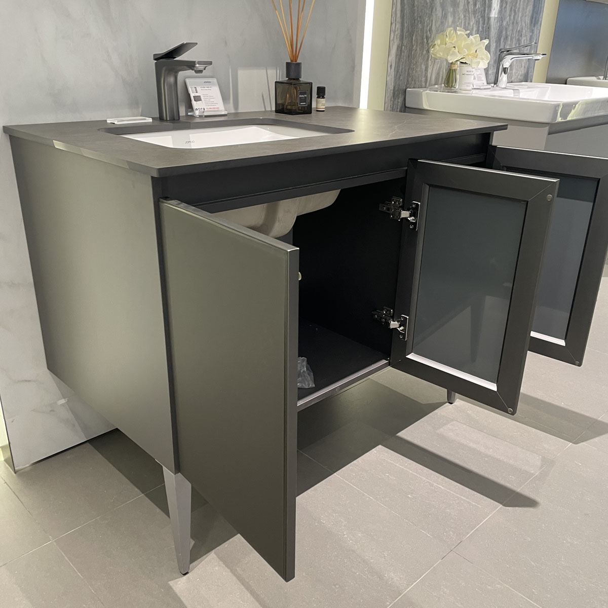 Bộ tủ chậu & tủ gương JOMOO A1269-168Z-S1 gương led tích hợp ổ điện