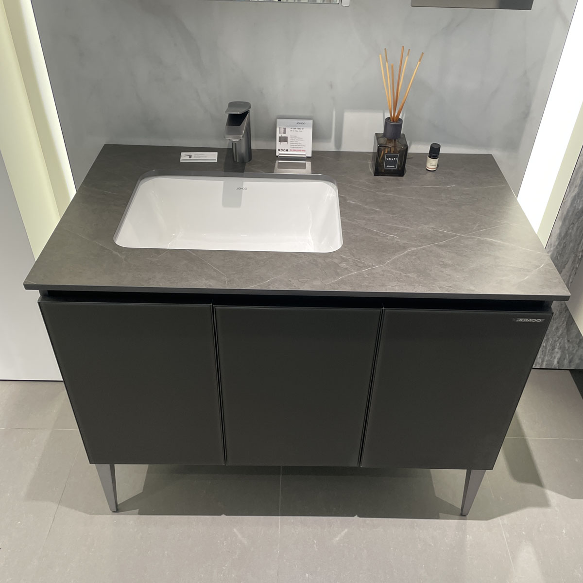 Bộ tủ chậu & tủ gương JOMOO A1269-168Z-S1 gương led tích hợp ổ điện