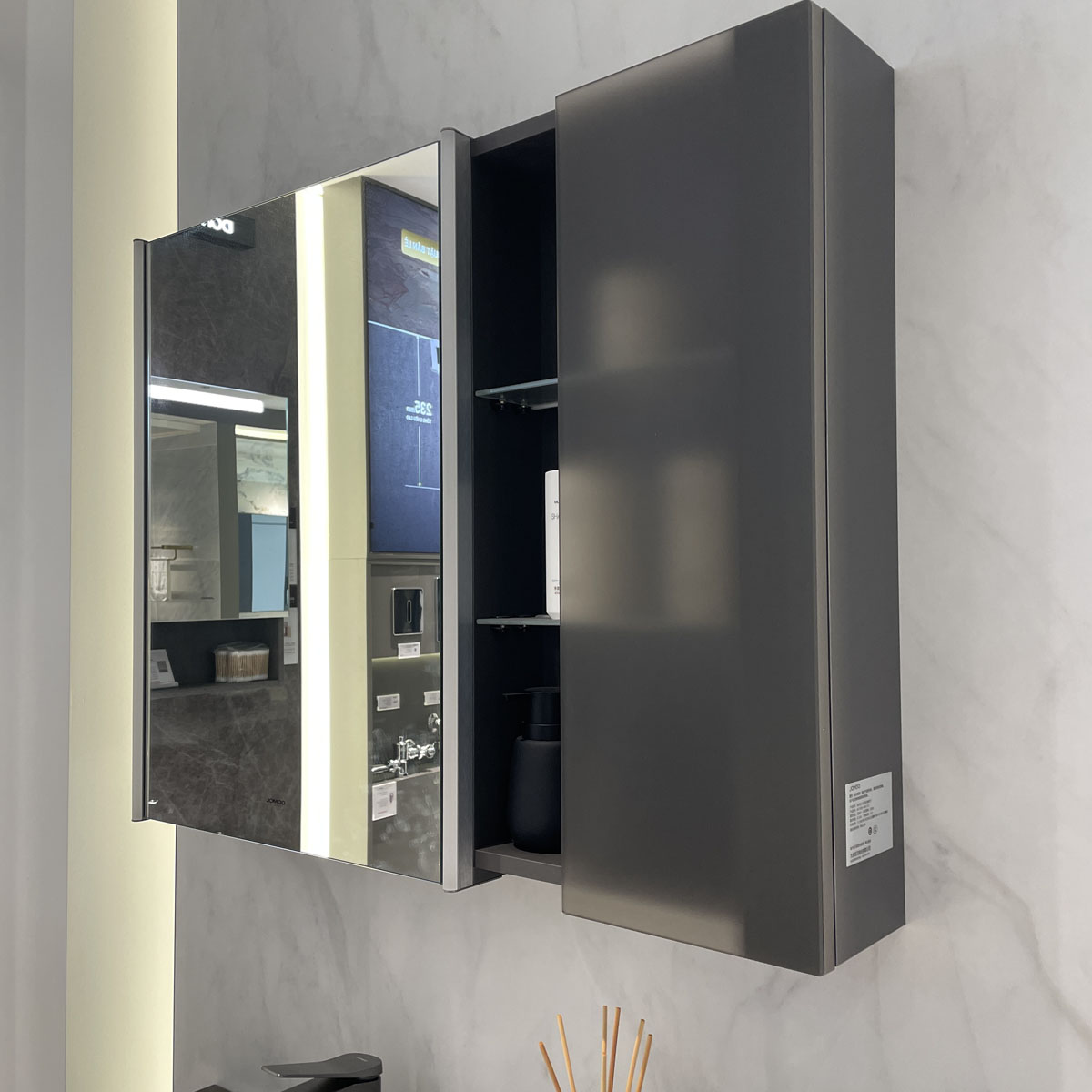 Bộ tủ chậu & tủ gương JOMOO A1269-168Z-S1 gương led tích hợp ổ điện