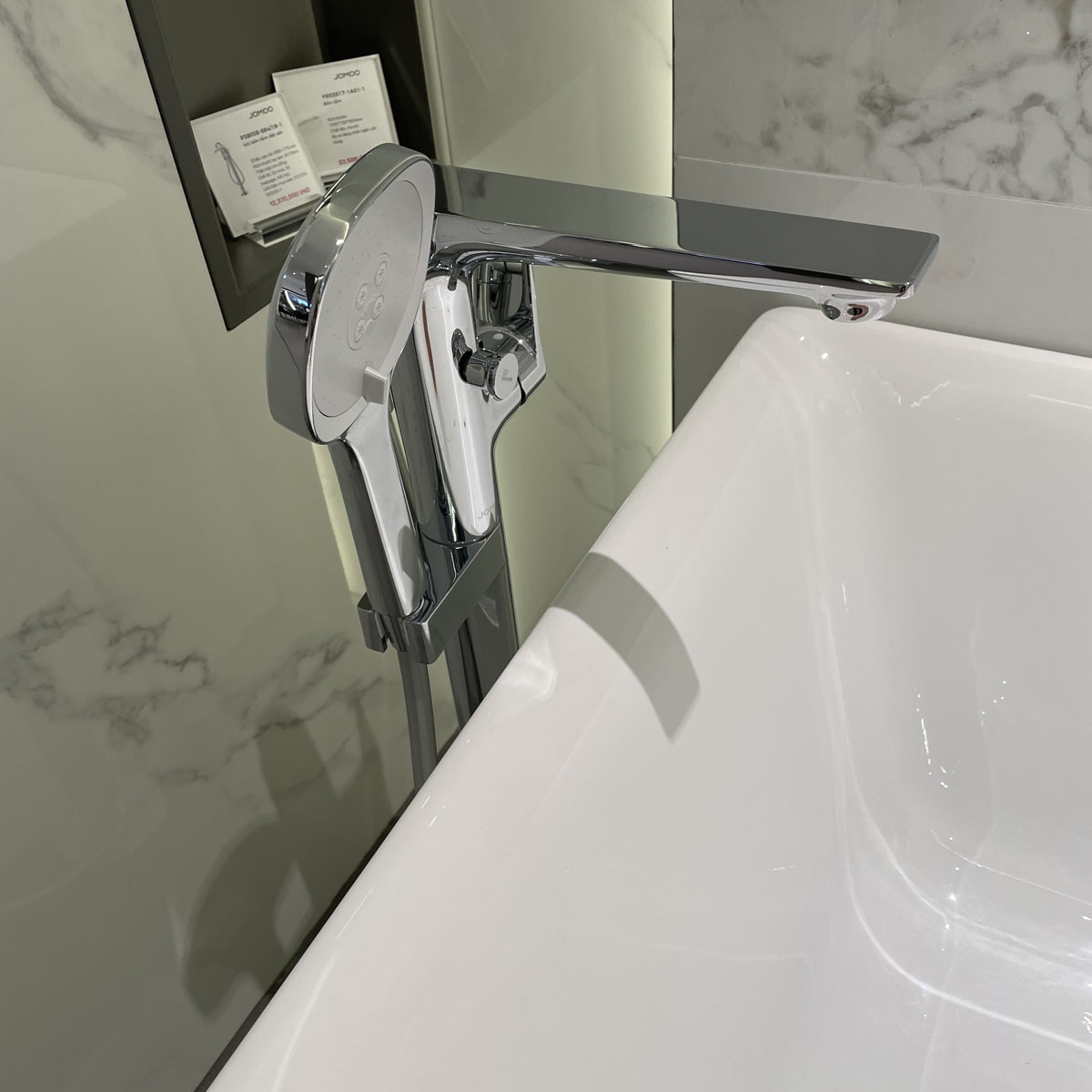 Vòi bồn tắm đặt sàn có tẩy cặn JOMOO P38008-684/1B-1