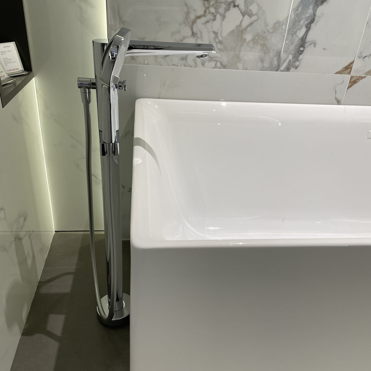 Vòi bồn tắm đặt sàn có tẩy cặn JOMOO P38008-684/1B-1