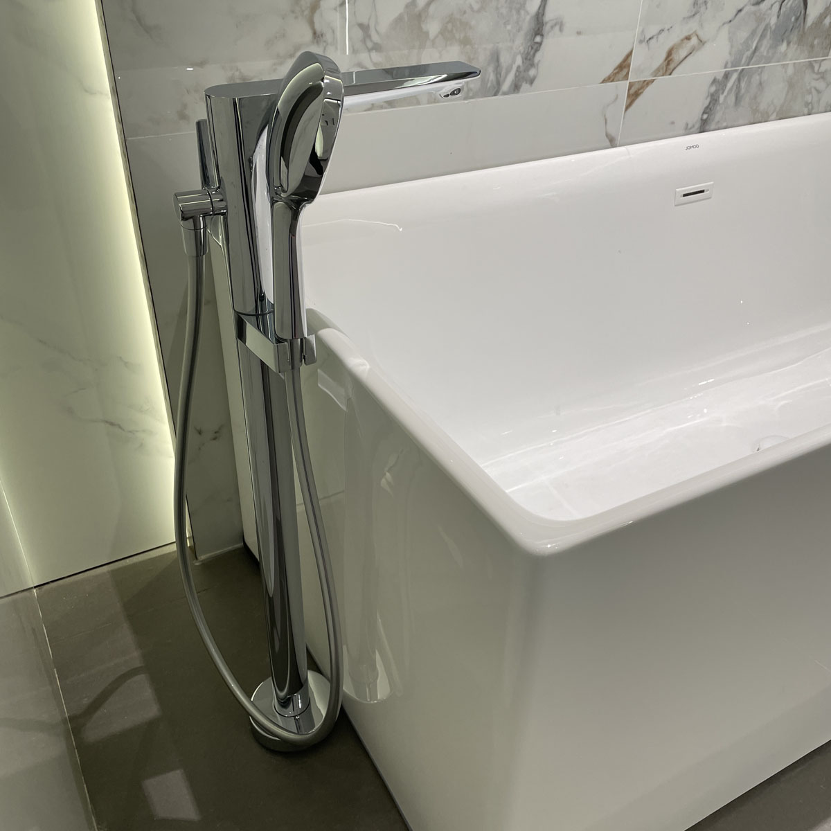 Vòi bồn tắm đặt sàn có tẩy cặn JOMOO P38008-684/1B-1