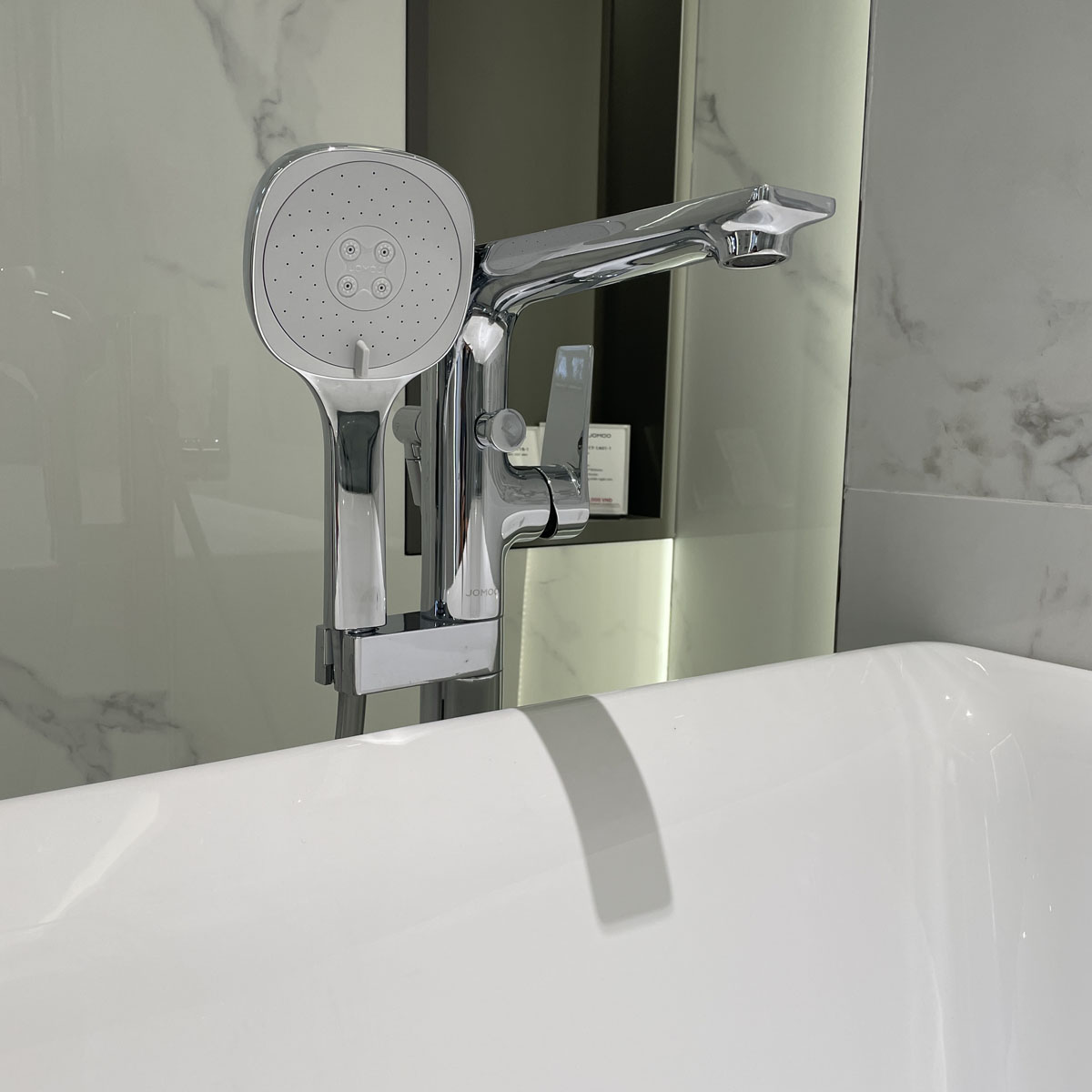 Vòi bồn tắm đặt sàn có tẩy cặn JOMOO P38008-684/1B-1