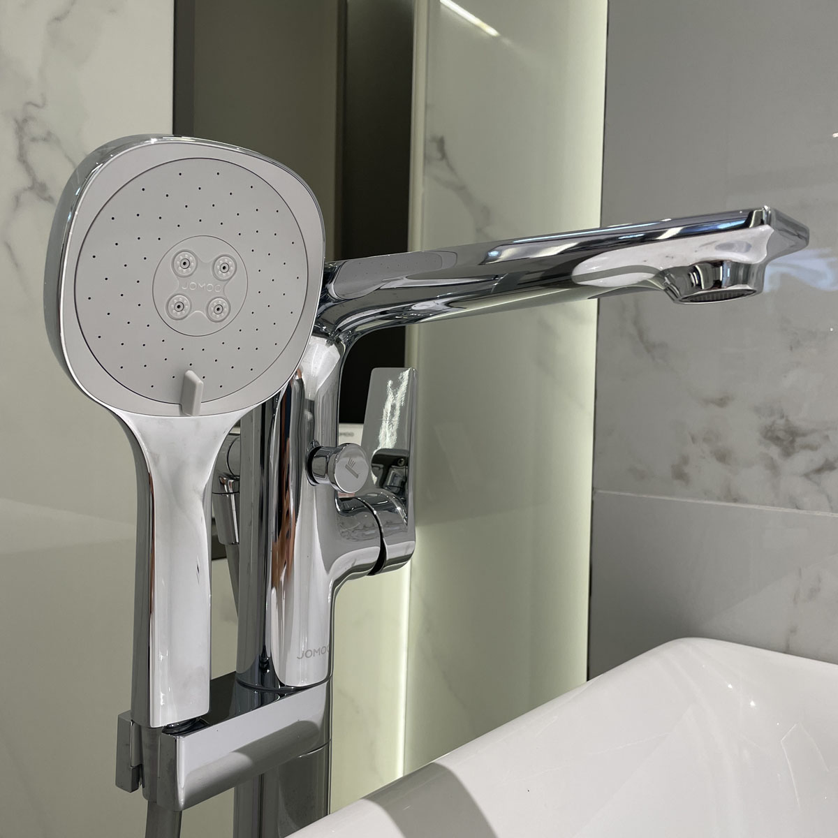 Vòi bồn tắm đặt sàn có tẩy cặn JOMOO P38008-684/1B-1