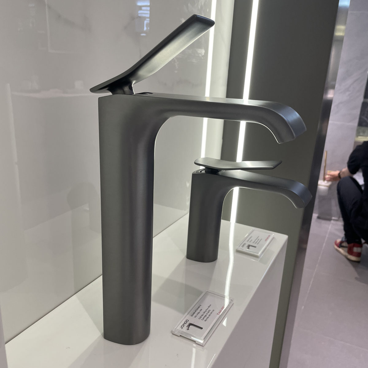 Vòi chậu lavabo nóng lạnh JOMOO 32406-673