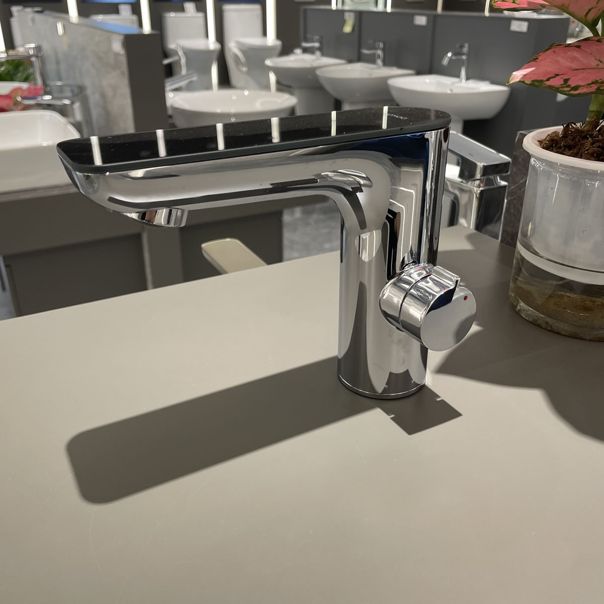 Vòi lavabo cảm ứng nhiệt độ JOMOO 32434-602/1B-Z