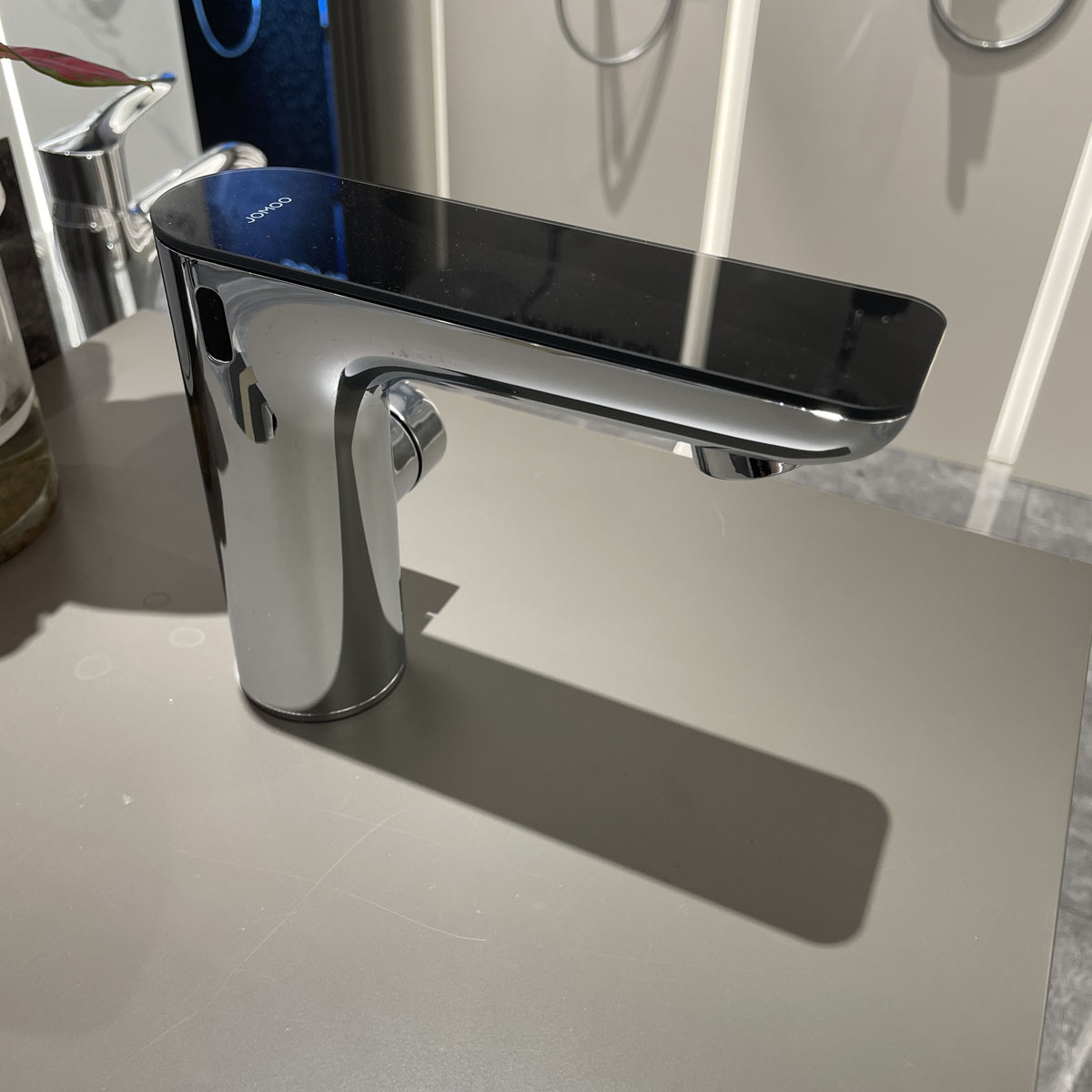 Vòi lavabo cảm ứng nhiệt độ JOMOO 32434-602/1B-Z