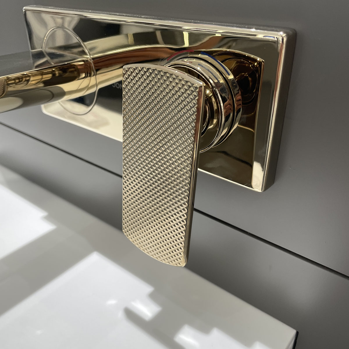 Vòi chậu lavabo nóng lạnh JOMOO 32435-718