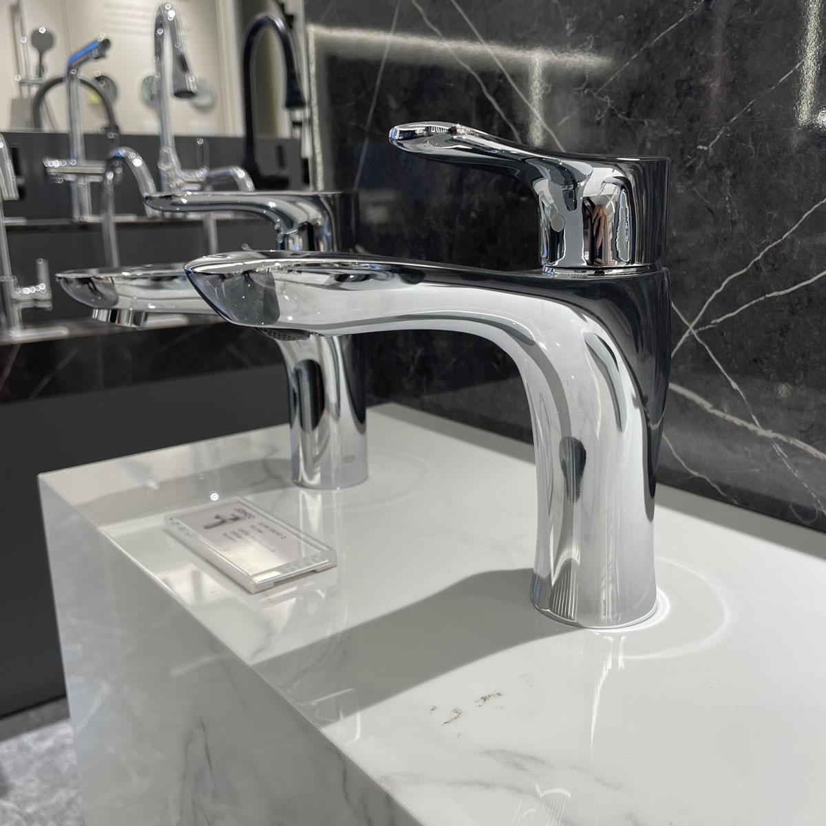 Vòi chậu lavabo nóng lạnh JOMOO 32436-526/1B-Z