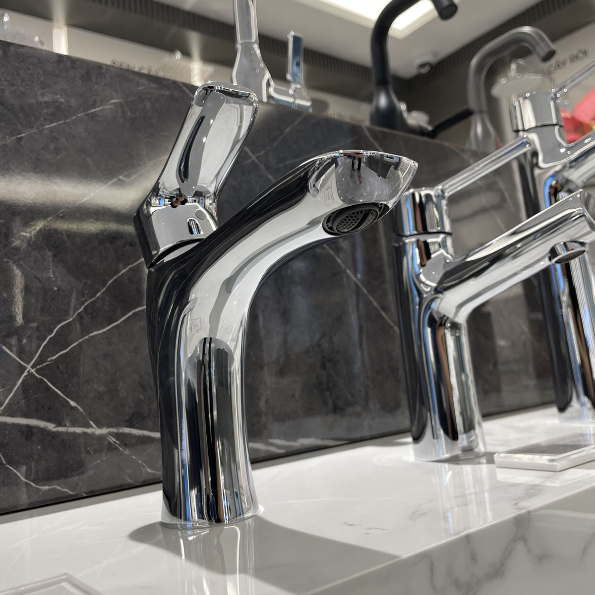 Vòi chậu lavabo nóng lạnh JOMOO 32436-526/1B-Z