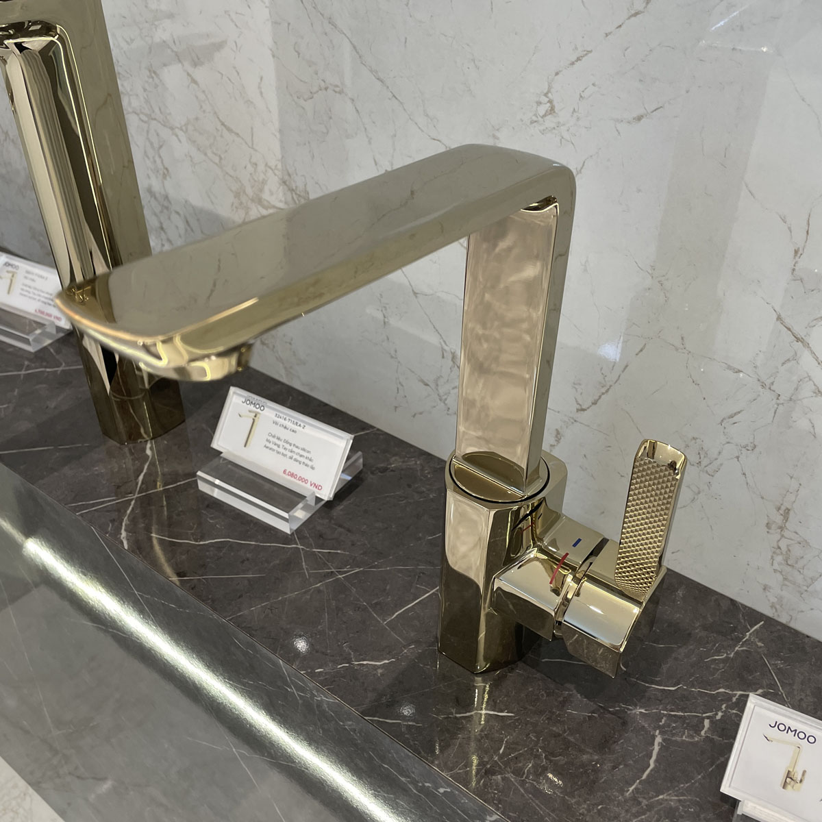 Vòi chậu lavabo nóng lạnh JOMOO 32437-716
