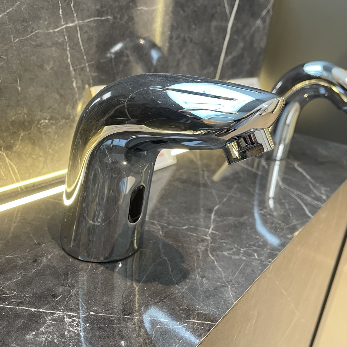 Vòi lavabo cảm ứng JOMOO 51E1170-11-CJM4