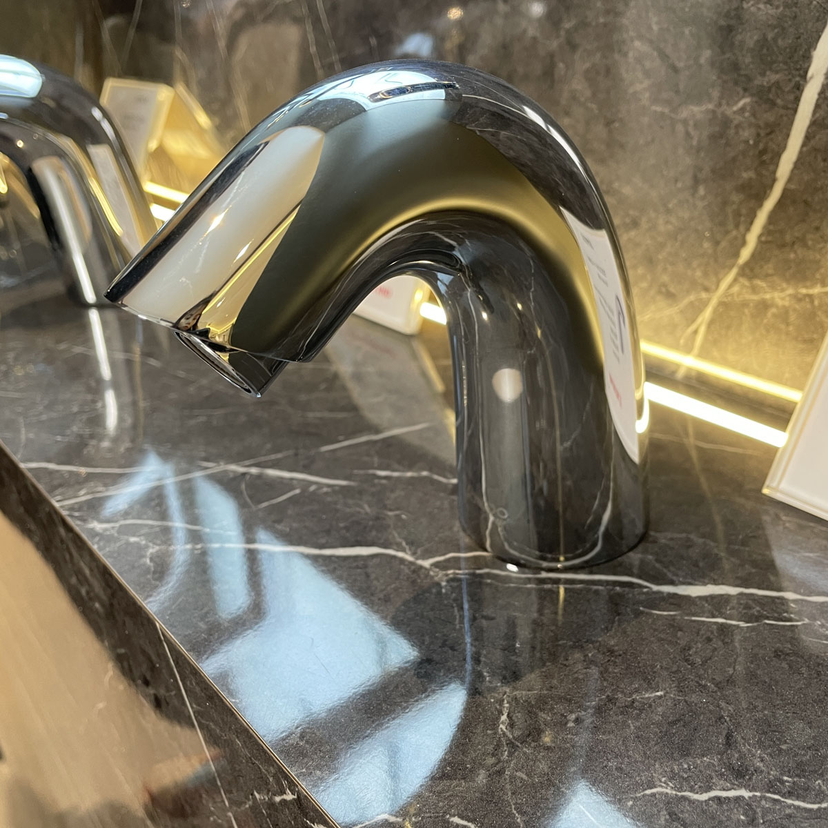 Vòi lavabo cảm ứng JOMOO 51E1210-11-CJM1