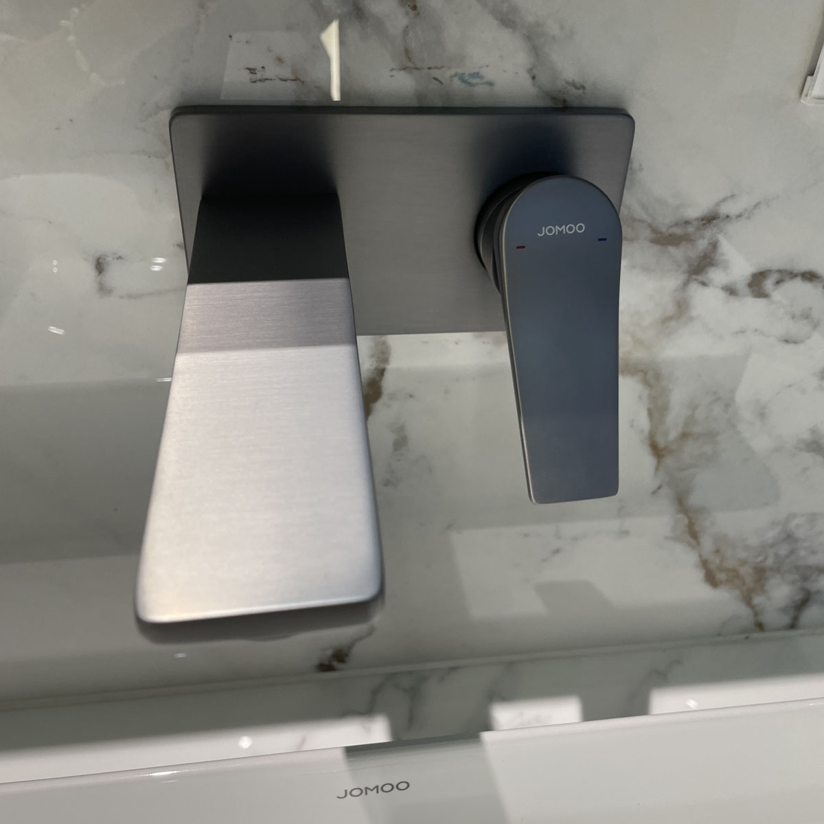 Vòi chậu lavabo nóng lạnh gắn tường JOMOO P32303-456