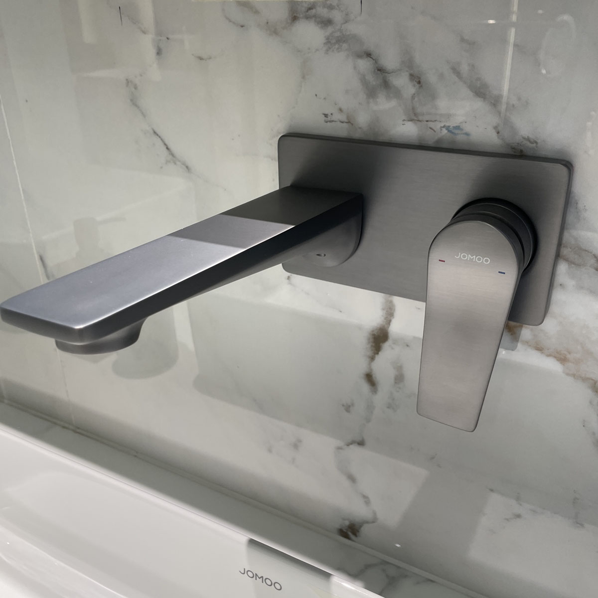 Vòi chậu lavabo nóng lạnh gắn tường JOMOO P32303-456