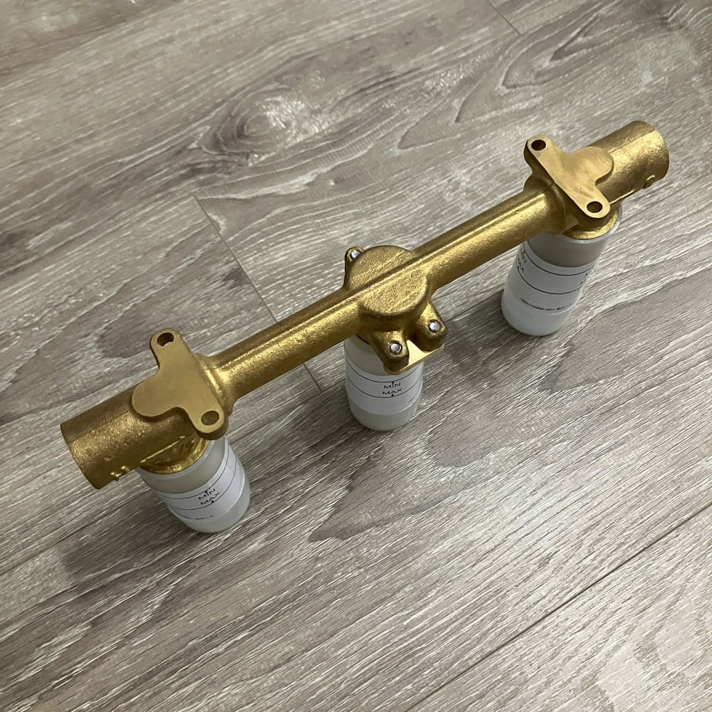 Vòi chậu lavabo gắn tường nóng lạnh JOMOO P22069-670