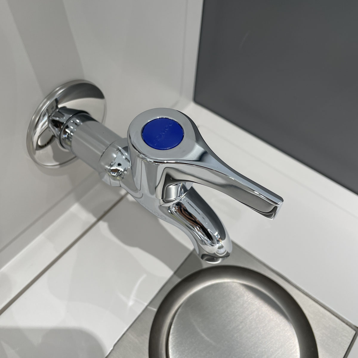 Vòi lạnh gắn tường JOMOO 7104-183/1C-I012