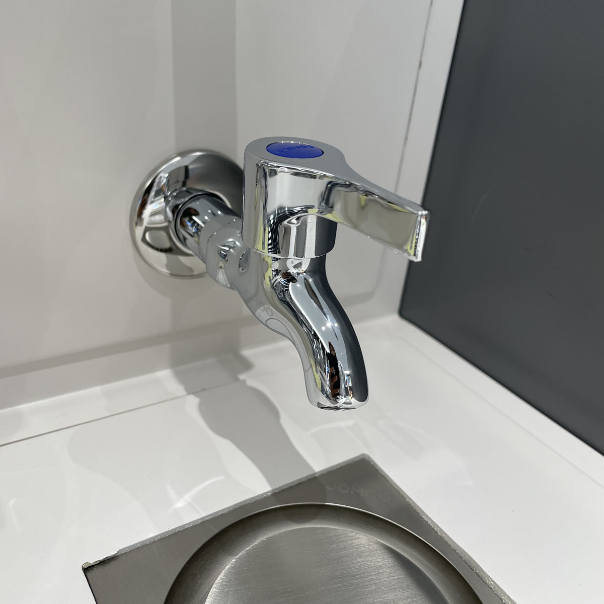 Vòi lạnh gắn tường JOMOO 7104-183/1C-I012