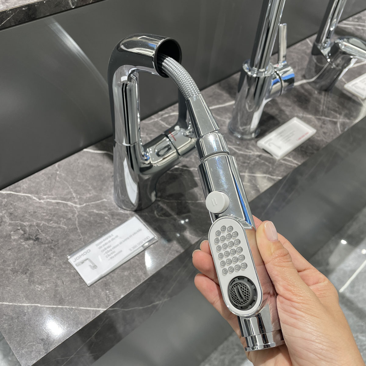 Vòi rửa chén bát nóng lạnh 2 chế độ xả JOMOO 32394-649/1B-Z