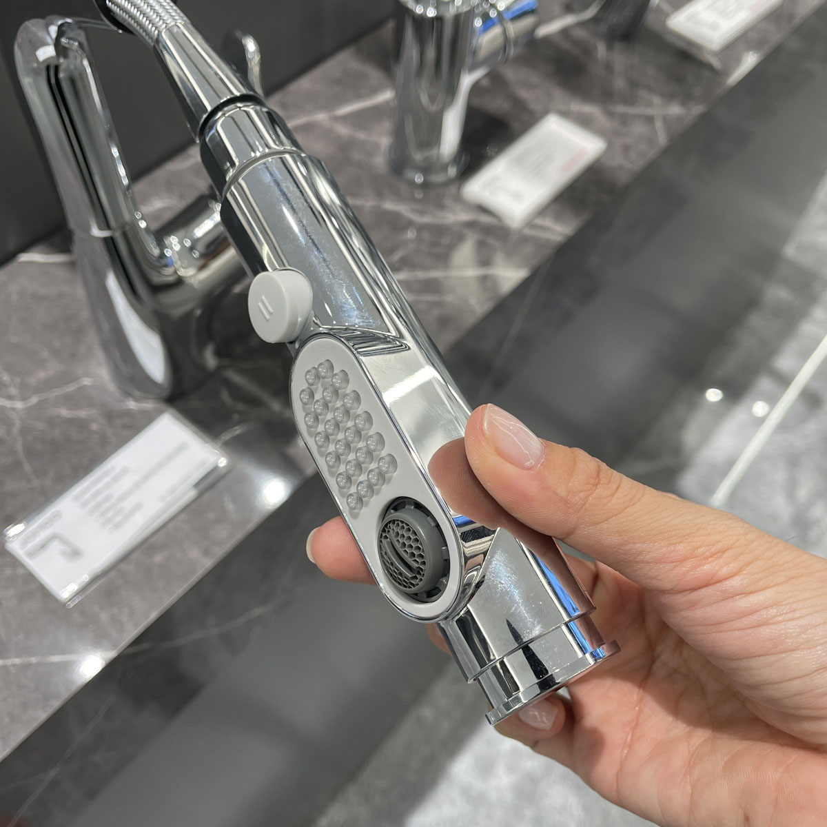 Vòi rửa chén bát nóng lạnh 2 chế độ xả JOMOO 32394-649/1B-Z